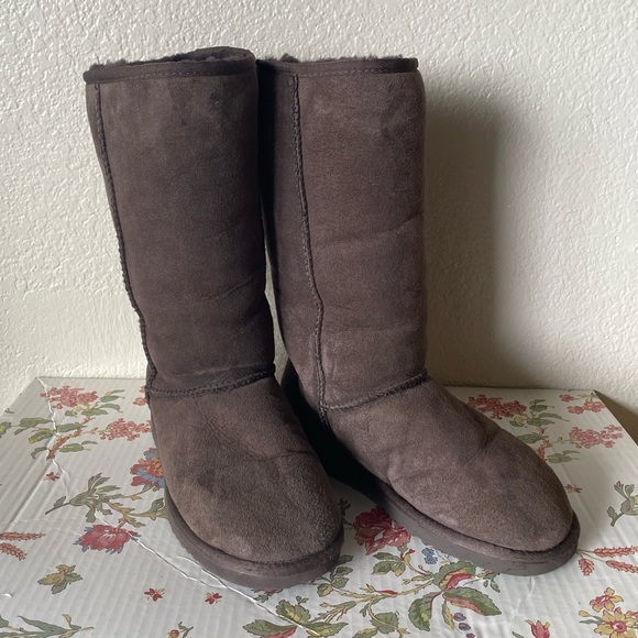 UGG Classic Tall Boots - Picture 4 of 7